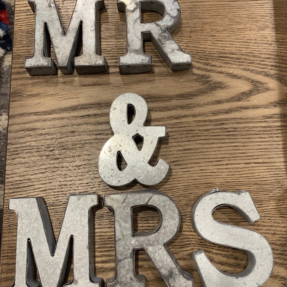 Mr. & Mrs. Sign